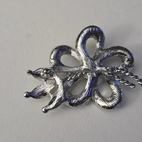 Clear Rhinestone/Pave Flower Brooch/ Pins/ Silver Tone - Picture 4 of 6